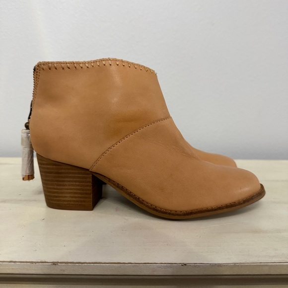 Toms Brown Leather Leila Ankle Boots Size 7.5 - Picture 3 of 8